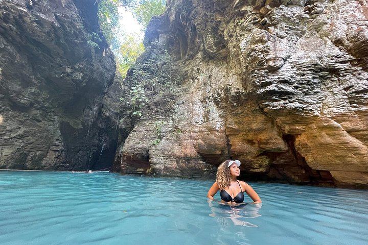 La Leona Waterfall Half-Day Hike with Unimog Ride from Curubande (7/12)