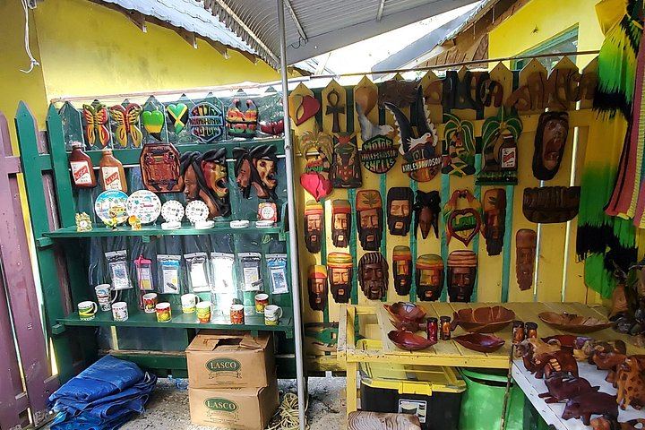 Guided Dunn's River Falls Tour with Lunch, Skip-the-Line Entry and Craft Shopping (3/10)