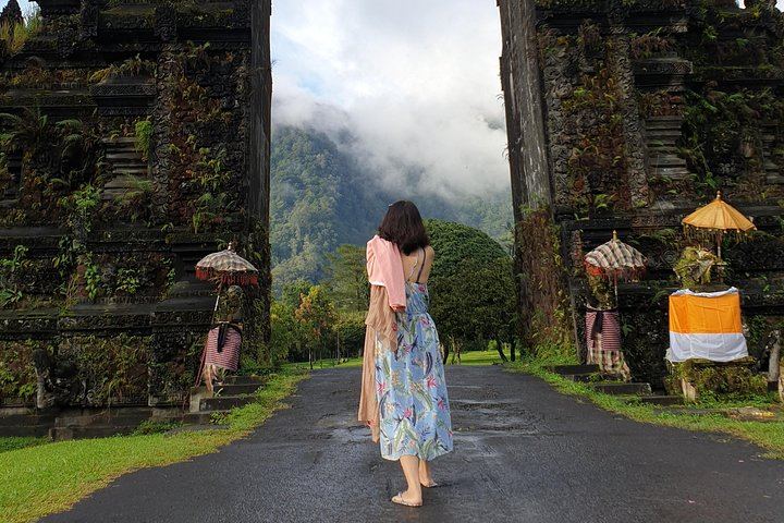 Edy Smile Tour Sekumpul and Fiji Trek with Motorbike Transfer, Slide and Lunch (10/10)