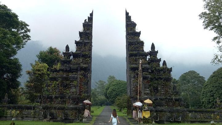 Private Bali Day Tour: Leke-Leke Waterfall, Handara Gate, Ulun Danu Bratan, Taman Ayun (2/7)