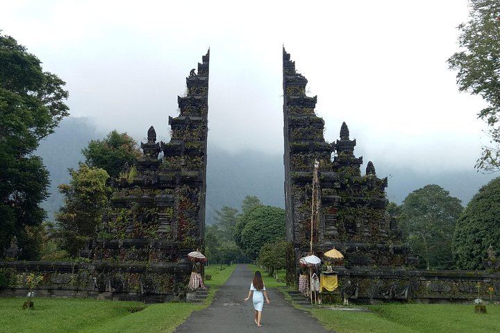 Private Bali Day Tour: Leke-Leke Waterfall, Handara Gate, Ulun Danu Bratan, Taman Ayun (2/7)