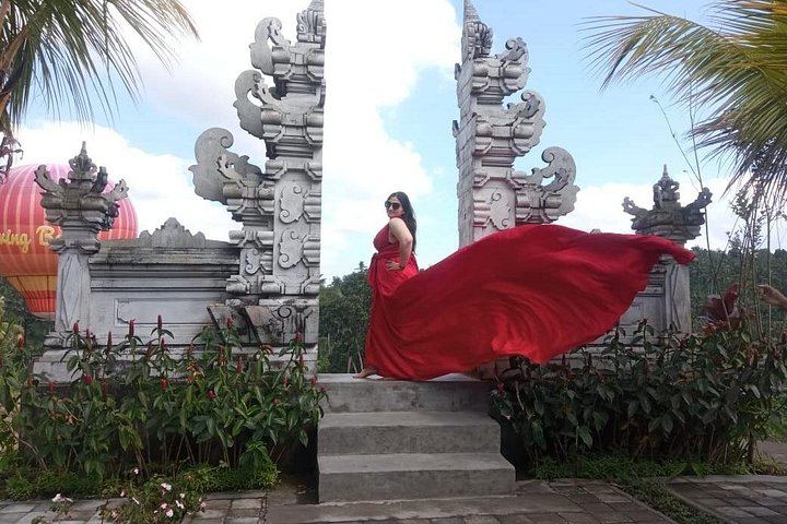 Private Ubud Tour: Ulu Petanu Waterfall, Tirta Empul, Monkey Forest and Swing (4/12)
