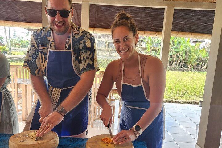Ubud Cooking Class and Secret Waterfall Day Trip with Local Market Visit (12/12)