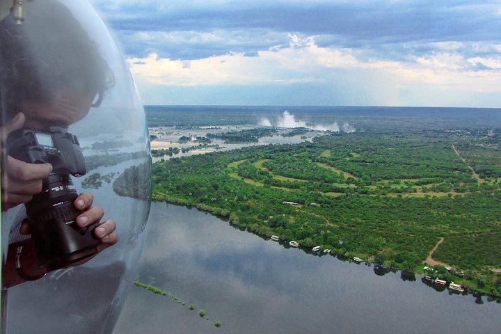 25 Minute Victoria Falls Helicopter Flight over the Falls, Batoka Gorge and Zambezi Park (2/9)