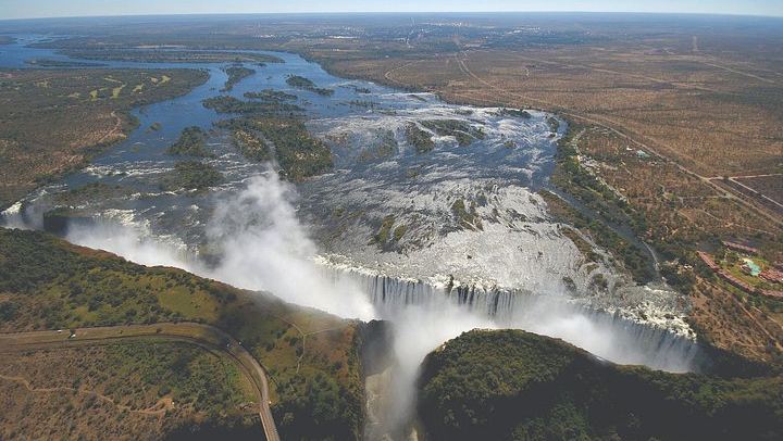 25 Minute Victoria Falls Helicopter Flight over the Falls, Batoka Gorge and Zambezi Park (4/9)