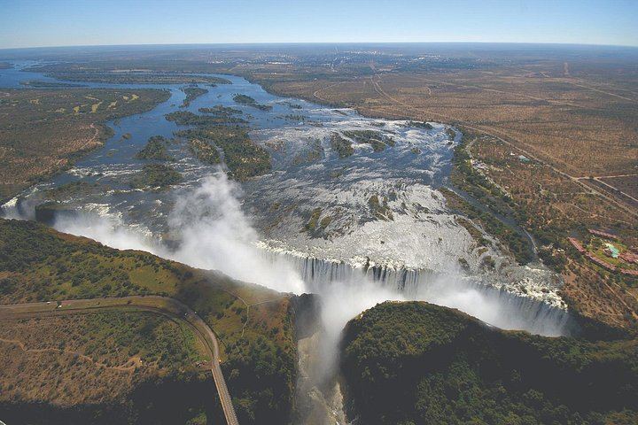 25 Minute Victoria Falls Helicopter Flight over the Falls, Batoka Gorge and Zambezi Park (4/9)