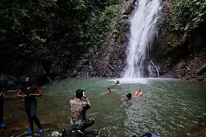 Garabitours Hidden Canyon Hike near Jaco: Waterfalls, Cliff Jumping and Farm Stops (1/12)