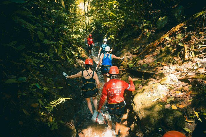 Lost Canyon Waterfall Rappelling from La Fortuna with Buffet Lunch and Pickup (5/12)