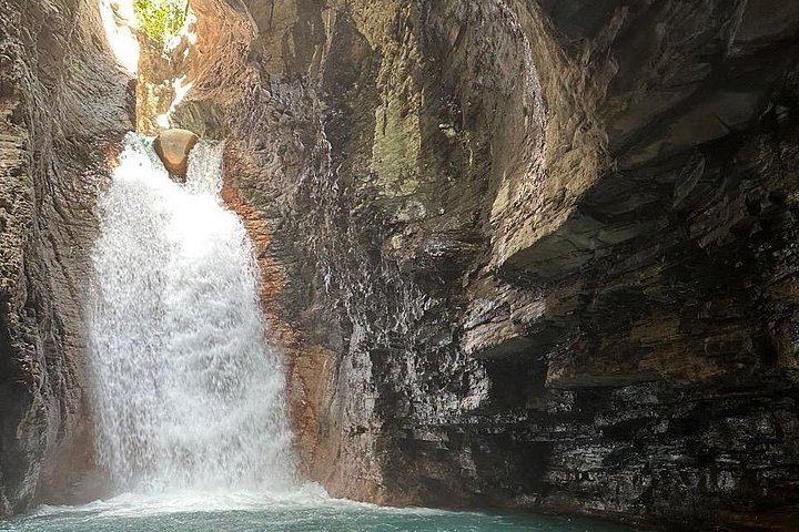 La Leona Waterfall Hike and Tubing with Lunch and Liberia Shopping Stops (3/12)