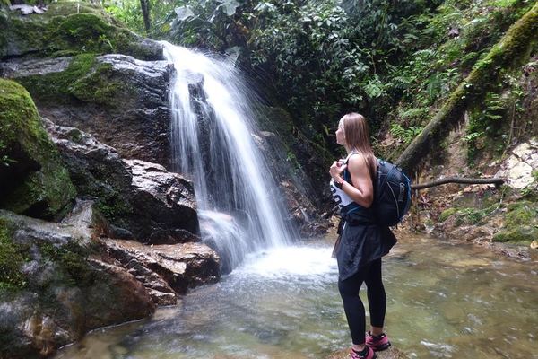 El Cristalino Waterfalls Hike near Guatapé: 15 km of Ravines and Climbs