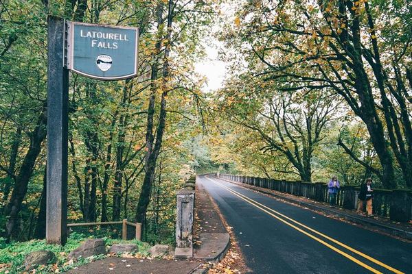 Half-Day Historic Highway Waterfalls Tour: Multnomah, Latourell, Horsetail