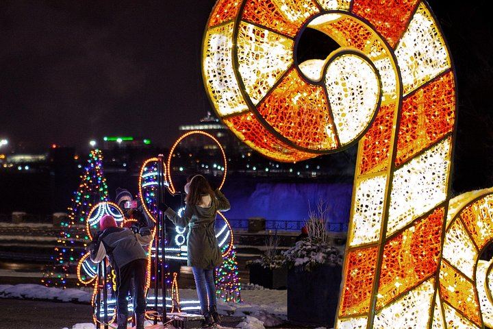Niagara Falls Festival of Lights Evening Tour from Toronto with Maple Tasting (11/12)