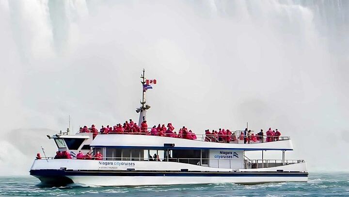 Niagara Falls Evening Minibus Tour from Toronto with Cruise, Dinner Option and Tower (3/12)