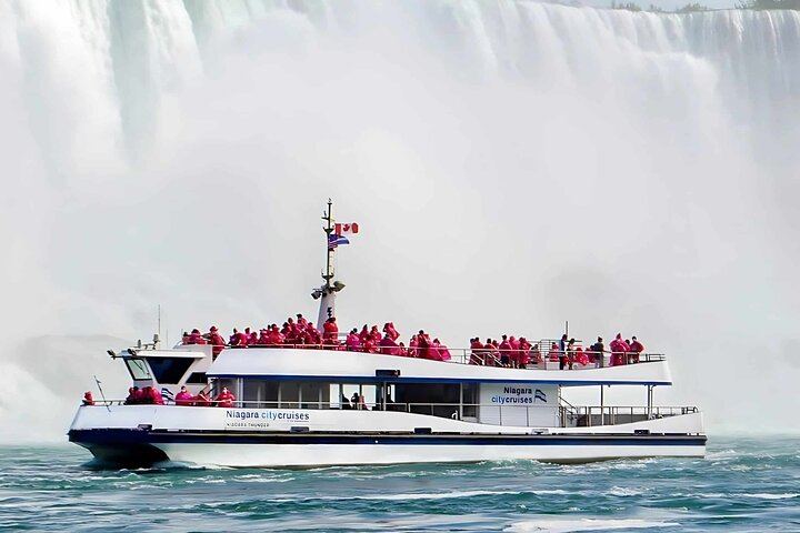 Niagara Falls Evening Minibus Tour from Toronto with Cruise, Dinner Option and Tower (3/12)