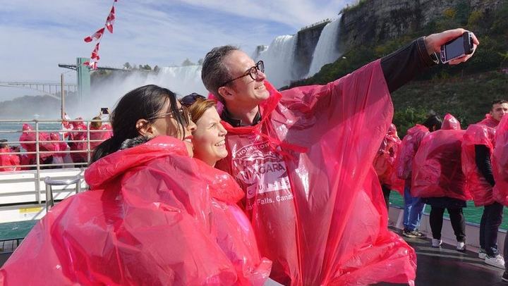 Small-Group Niagara Falls Day Tour from Toronto with Driver, Guide and Hornblower Cruise (1/5)