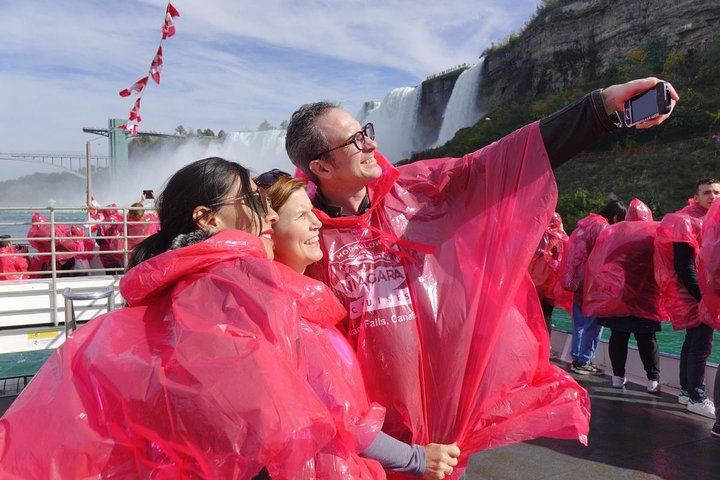 Small-Group Niagara Falls Day Tour from Toronto with Driver, Guide and Hornblower Cruise (1/5)