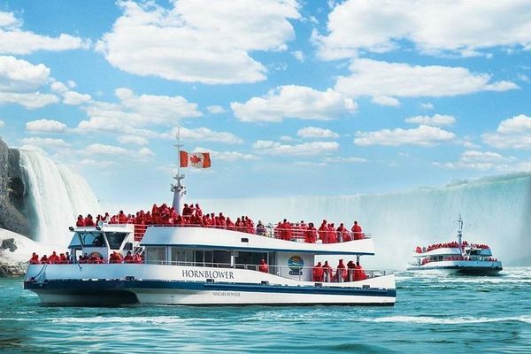 Niagara Falls Small-Group Day Tour from Toronto with Boat Cruise and Fudge Tasting