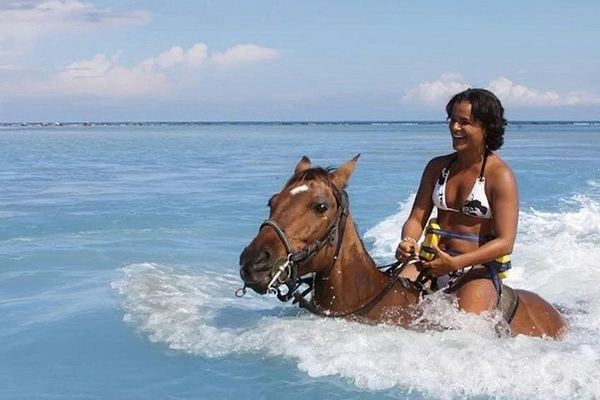 Private Blue Hole Tour with Horseback Ride and Ocean Swim from Ocho Rios