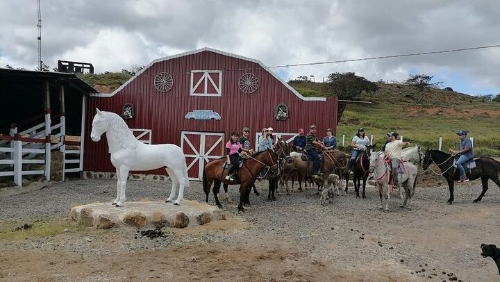 Full Day: Llanos del Cortés, Miravalles Horseback Ride, ThermoMania Springs, Coffee (3/12)