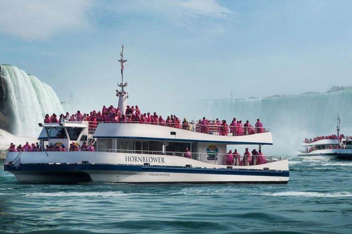 Nine-Hour Niagara Falls Trip from Toronto with Skip-the-Line Cruise and Welland Canal (7/12)