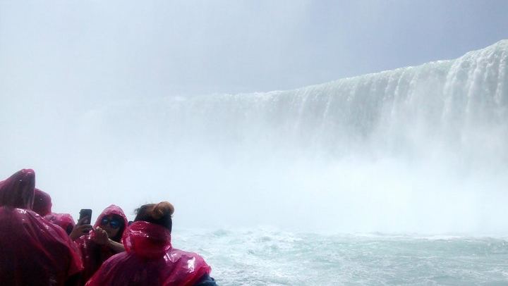 Niagara Falls Coach Day Tour from Toronto with Floral Clock and Parkway Drive (2/12)