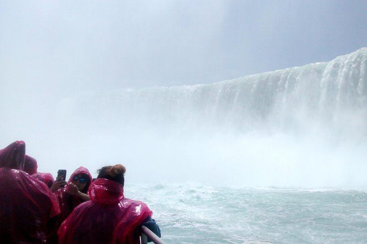 Niagara Falls Coach Day Tour from Toronto with Floral Clock and Parkway Drive (2/12)