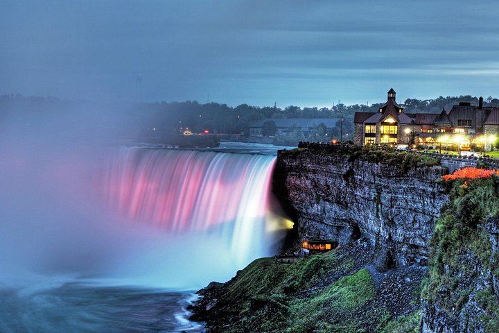 Niagara Falls Festival of Lights Evening Tour from Toronto with Maple Tasting (8/12)