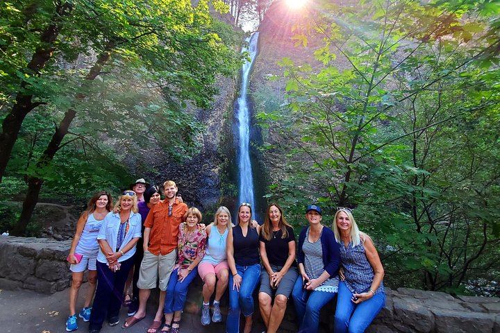 Half-Day Gorge Waterfalls Tour with Snacks, Drinks and Van Transfer, Portland (3/8)