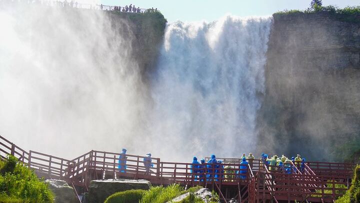 Niagara Falls Small Group Day and Night Tour with Cave of the Winds, Cruise and Dinner (3/12)
