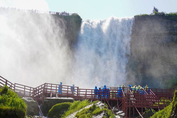Niagara Falls Small Group Day and Night Tour with Cave of the Winds, Cruise and Dinner (3/12)
