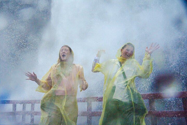Niagara Falls Small Group Day and Night Tour with Cave of the Winds, Cruise and Dinner (5/12)