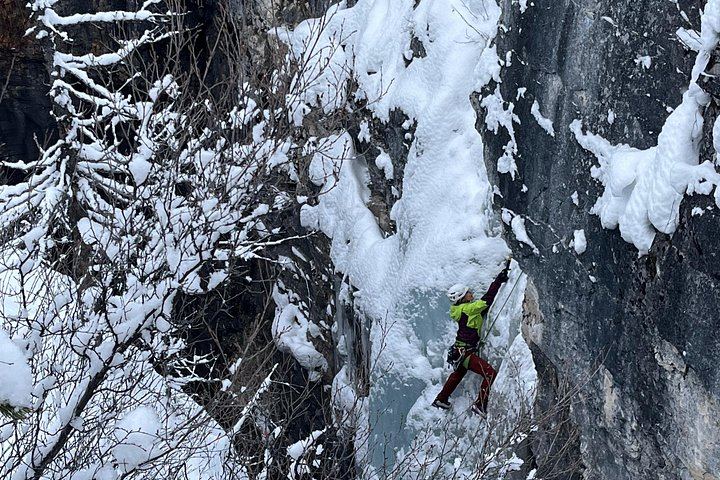 Yoho Day Tour: Wapta Falls and Takakkaw Falls in Summer, Marble Canyon in Winter (9/12)