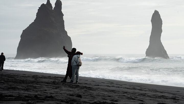 Chinese-Guided South Coast Day Tour with Sólheimasandur Plane Wreck and Waterfalls (1/5)