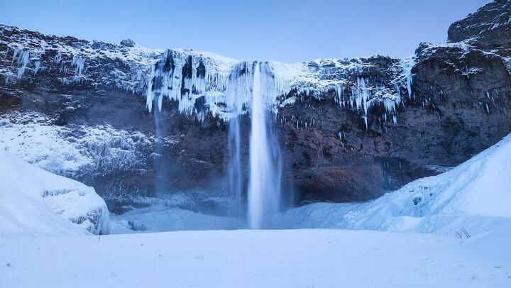 Chinese-Guided South Coast Day Tour with Sólheimasandur Plane Wreck and Waterfalls (4/5)