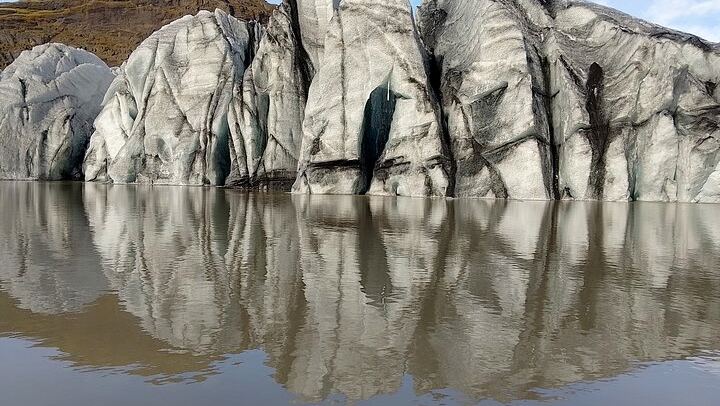 Chinese-Guided South Coast Day Tour with Sólheimasandur Plane Wreck and Waterfalls (2/5)