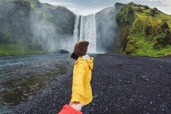 Chinese-Guided South Coast Day Tour with Sólheimasandur Plane Wreck and Waterfalls