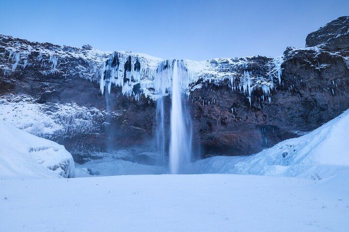 Chinese-Guided South Coast Day Tour with Sólheimasandur Plane Wreck and Waterfalls (4/5)