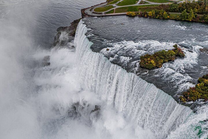 Niagara Falls Day Tour from Toronto with Gray Line, Cruise Ticket and Fallsview Lunch (8/12)