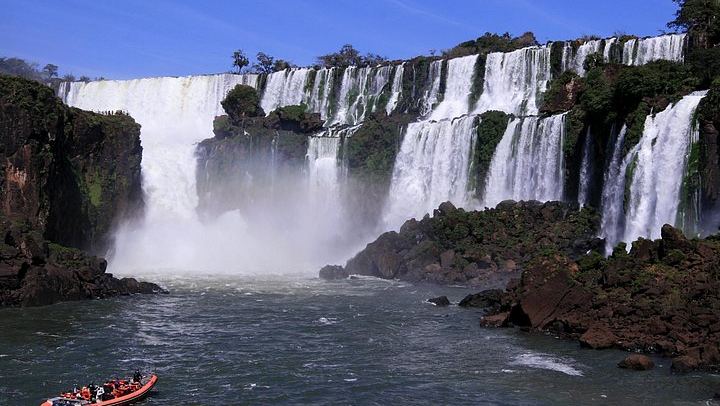 Brazilian Falls Walkways, Macuco Safari Boat, 10-Minute Helicopter and Bird Park (2/12)