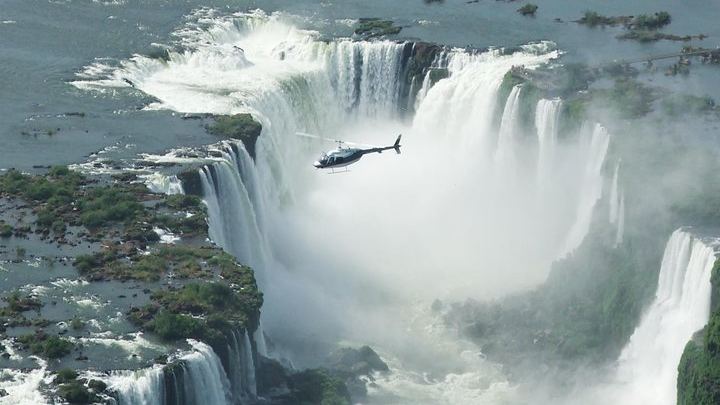 Helicopter Flight over Iguassu Falls with Hotel Pickup from Foz do Iguacu or Puerto Iguazu (1/12)