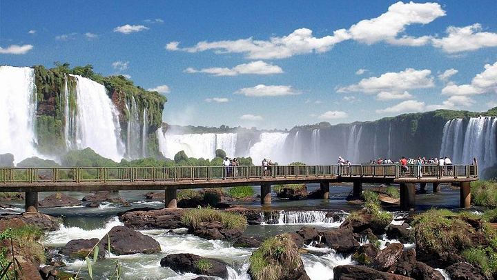 Iguassu Falls 4-Day Package: Both Falls Sides, Itaipu Dam Panoramic Tour and Foz City Tour (1/12)