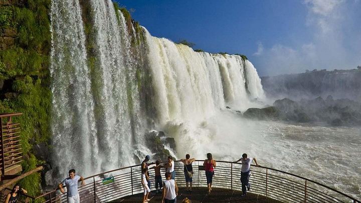 Iguassu Falls 4-Day Package: Both Falls Sides, Itaipu Dam Panoramic Tour and Foz City Tour (3/12)