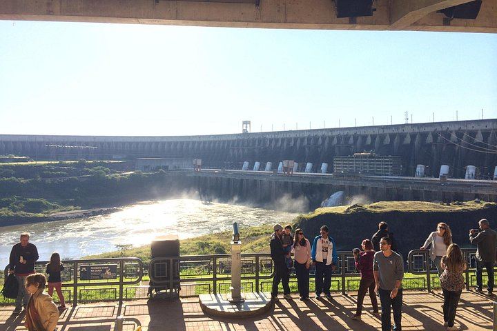 Iguassu Falls 4-Day Package: Both Falls Sides, Itaipu Dam Panoramic Tour and Foz City Tour (6/12)