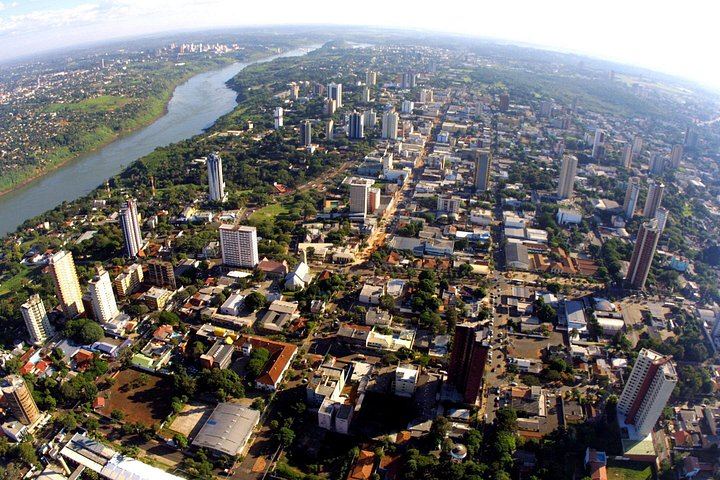 Iguassu Falls 4-Day Package: Both Falls Sides, Itaipu Dam Panoramic Tour and Foz City Tour (8/12)
