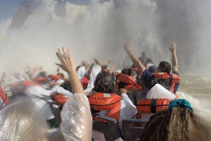 2-Day Iguazu Tour with Argentine Falls, Gran Aventura Boat Ride and Three Borders Cruise (10/12)