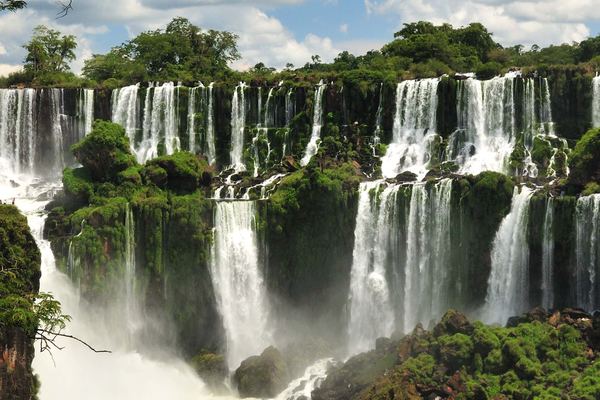 Iguazu Falls Argentine Side Day Trip from Foz do Iguacu with Border Crossing