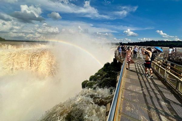 Iguazu Falls Private Day Tour in a New Vehicle, Foz do Iguacu and Puerto Iguazu
