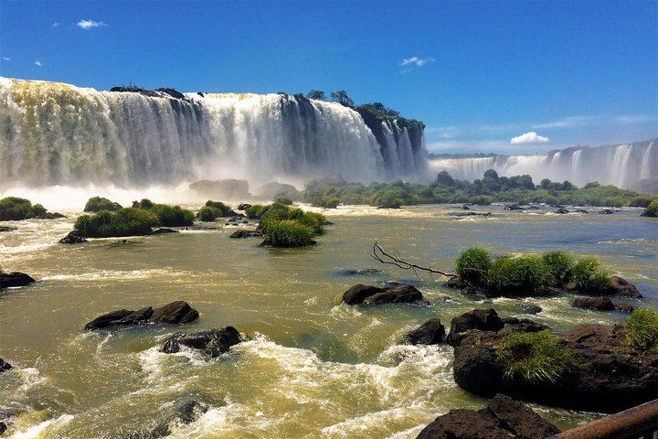 Brazilian Side of Iguassu Falls from Puerto Iguazu with Border Crossing (8/12)