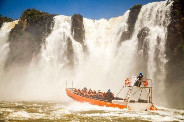 Iguazu Falls Full-Day Private Tour, Brazil and Argentina, Macuco Safari Option