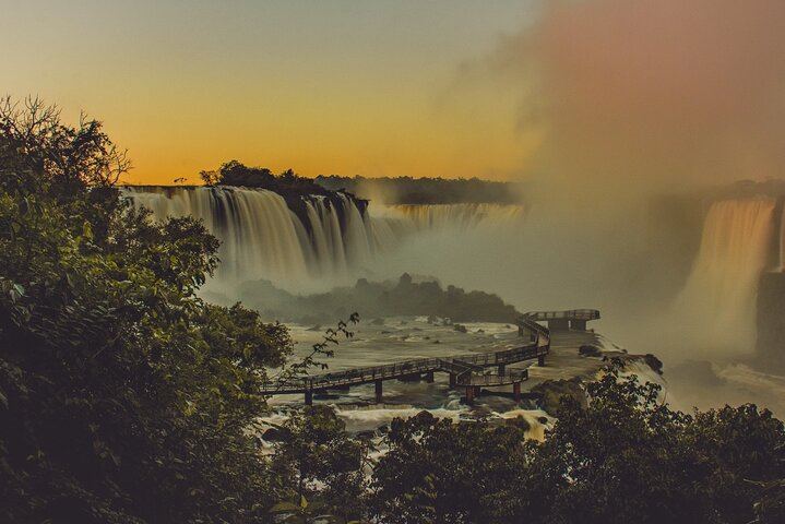 Private Iguazu Falls Day Tour with Border Fast Lane and Brazil Park VIP Pass (10/12)